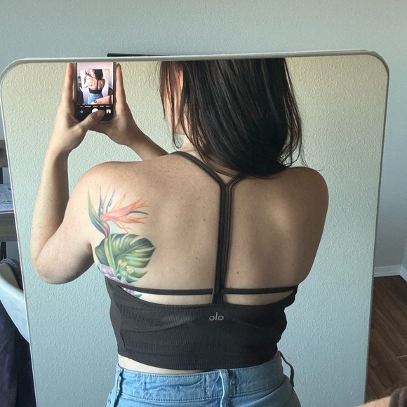 Alo Crop Top - Picture 2 of 4